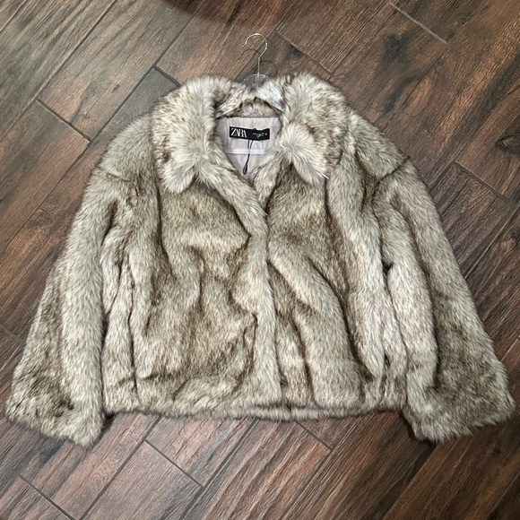 NWT!! Zara Faux Fur Short Coat 🧥 - Picture 1 of 4